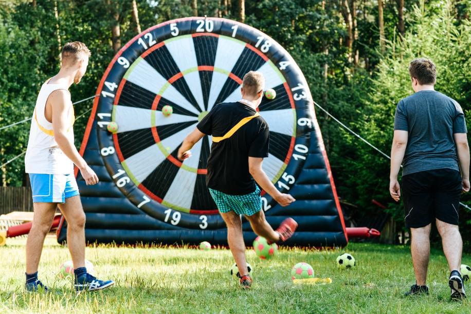 mega dart, firmowa impreza plenerowa